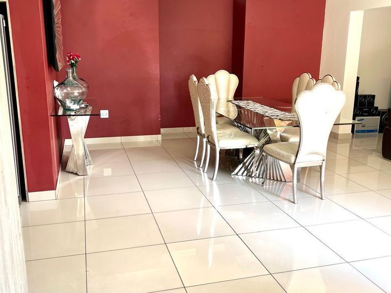 Absolutely beautiful property! - Photo 6
