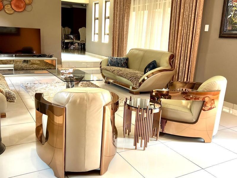 Absolutely beautiful property! - Photo 5