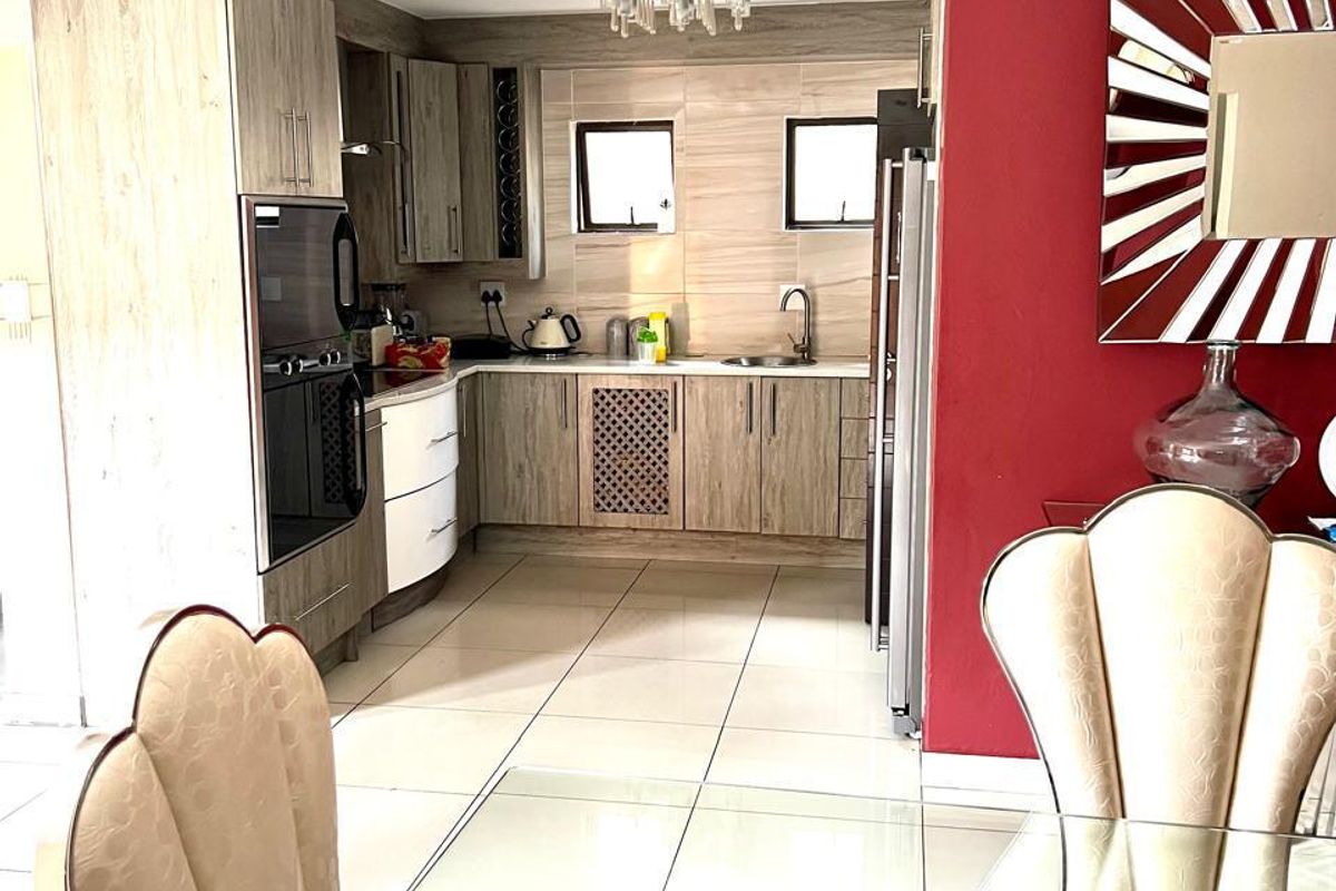 Absolutely beautiful property! - Photo 2