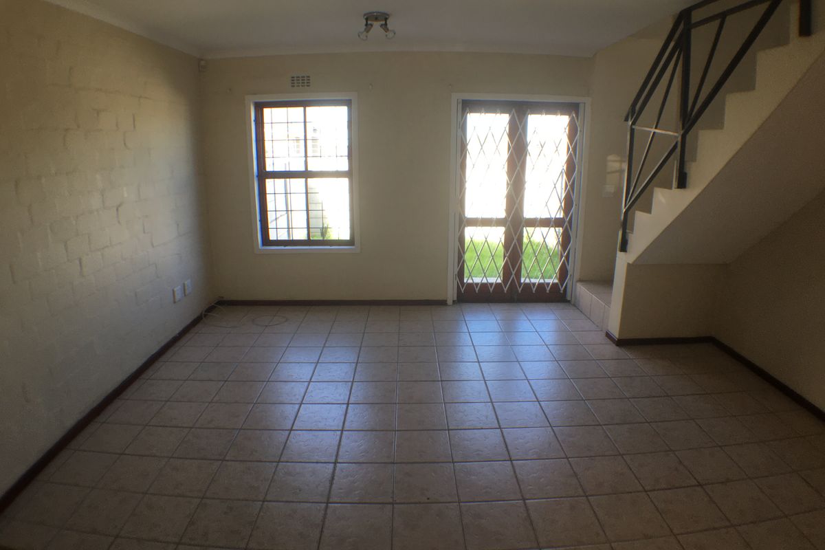 2 BEDROOM DUPLEX FOR RENT IN DE OUDE KAAP IN PARKLANDS - Photo 3