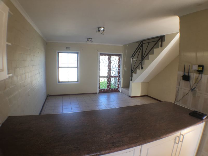 2 BEDROOM DUPLEX FOR RENT IN DE OUDE KAAP IN PARKLANDS - Photo 5