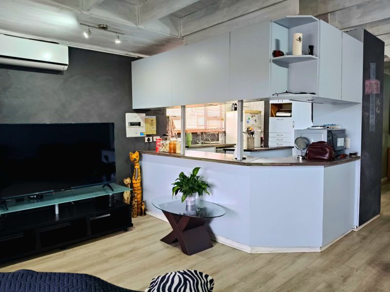Spacious Double-Storey Family Home with Distant Sea Views & Entertainer's Appeal - Photo 3