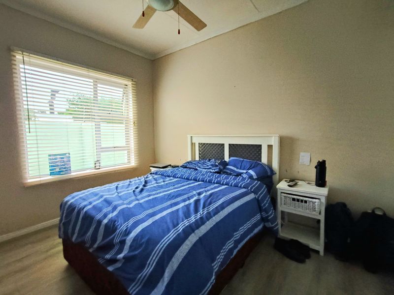 Spacious Double-Storey Family Home with Distant Sea Views & Entertainer's Appeal - Photo 9