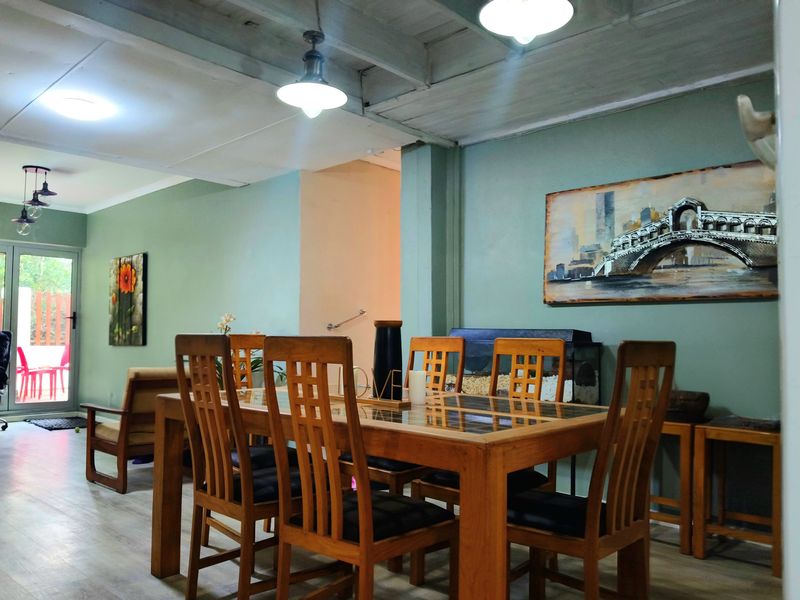 Spacious Double-Storey Family Home with Distant Sea Views & Entertainer's Appeal - Photo 7