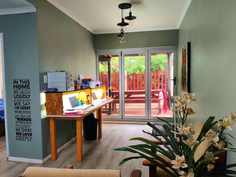 Spacious Double-Storey Family Home with Distant Sea Views & Entertainer's Appeal - Photo 8