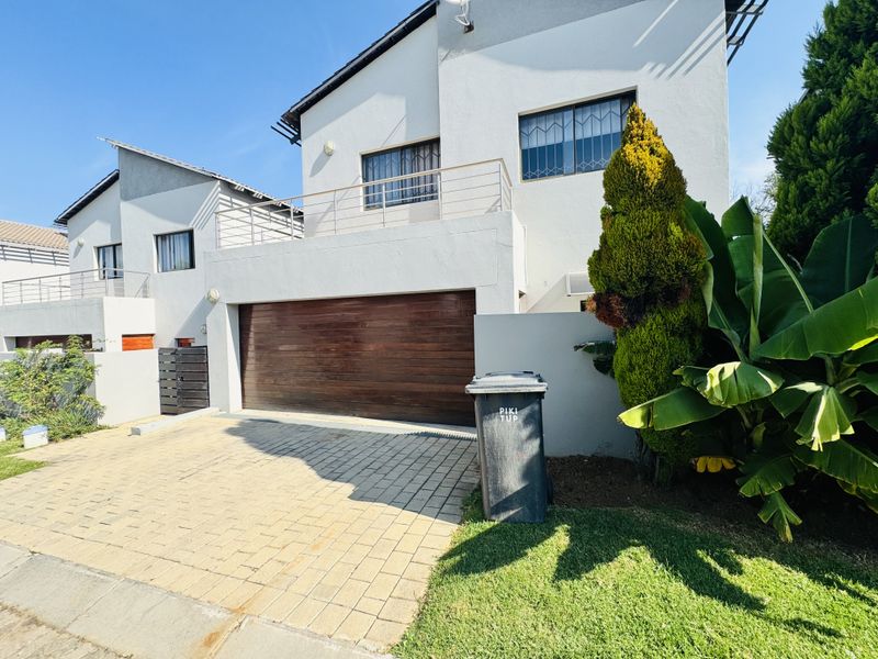 Modern 3-Bedroom Family Home in Secure Estate - Photo 1