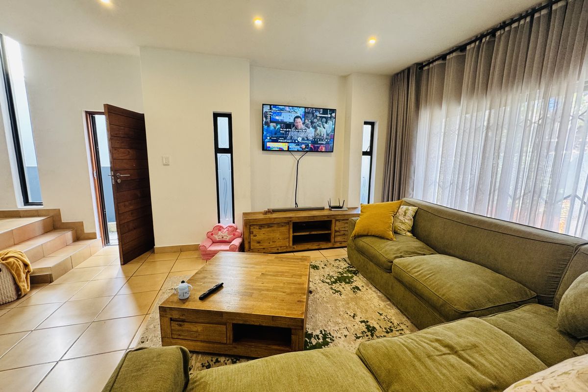 Modern 3-Bedroom Family Home in Secure Estate - Photo 5
