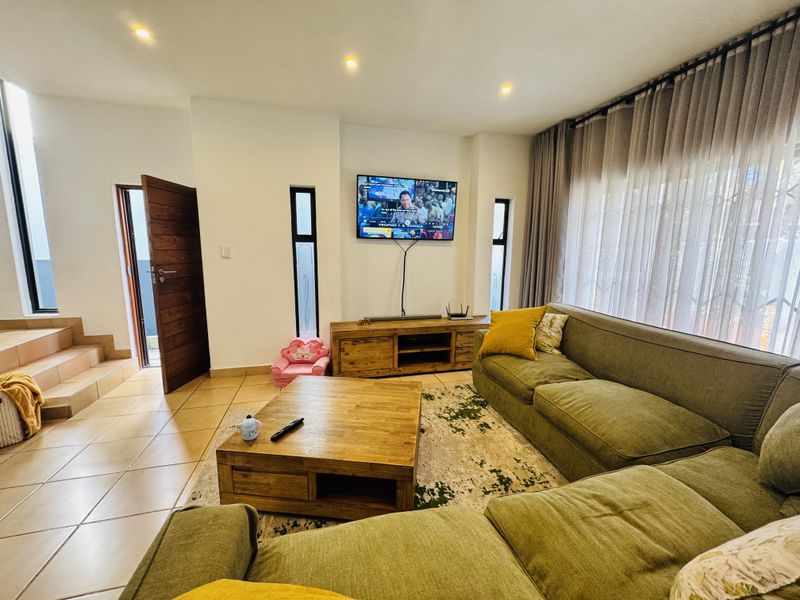 Modern 3-Bedroom Family Home in Secure Estate - Photo 5