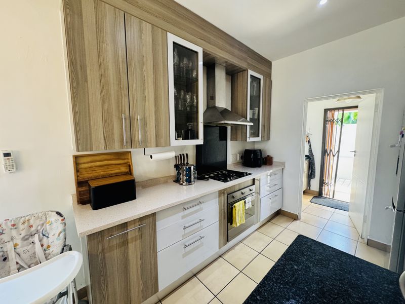 Modern 3-Bedroom Family Home in Secure Estate - Photo 2