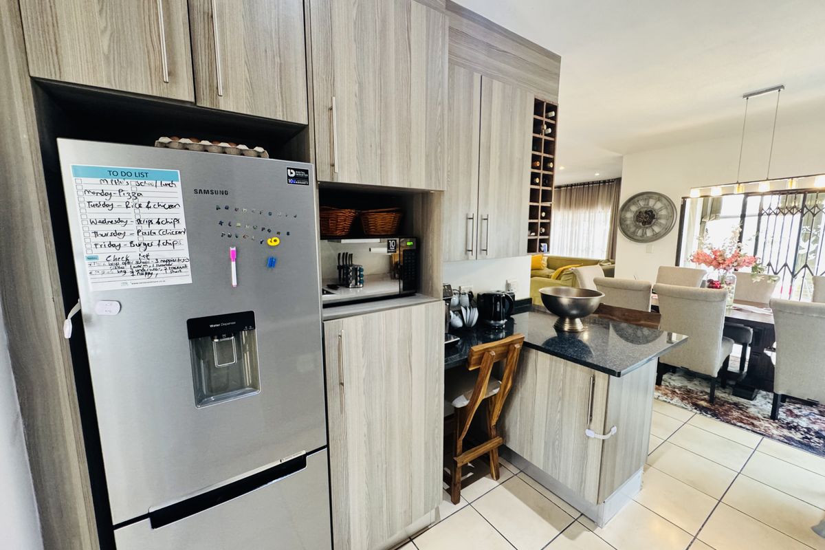 Modern 3-Bedroom Family Home in Secure Estate - Photo 3