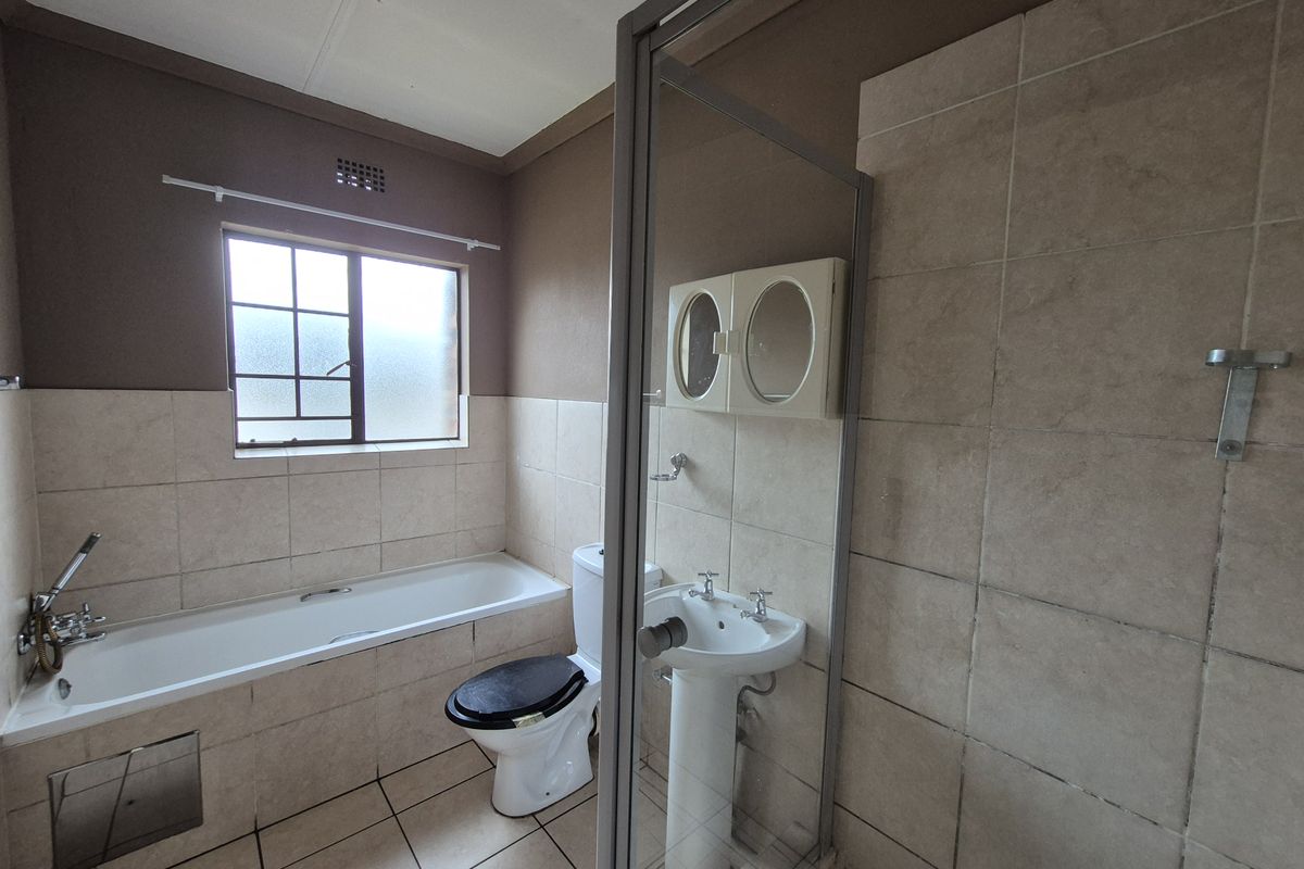 Modern 2-Bedroom Townhouse for Sale in Sonneveld - Photo 4