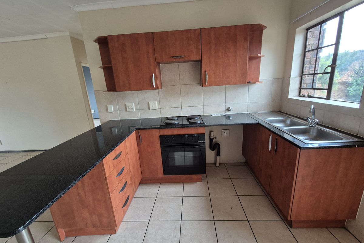 Modern 2-Bedroom Townhouse for Sale in Sonneveld - Photo 2