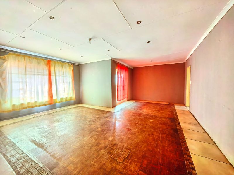 4 Bedroom house for sale in Vaalpark close to all amenities - Photo 8
