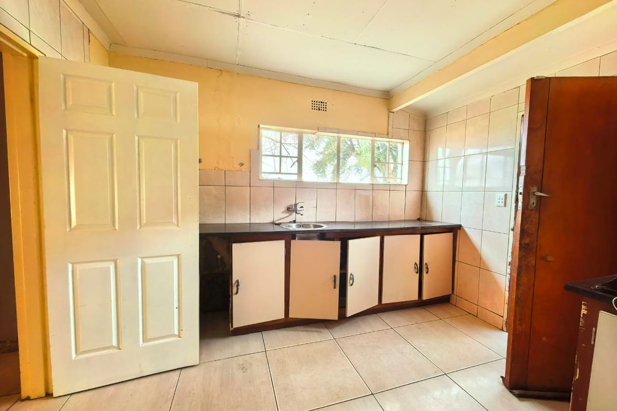 4 Bedroom house for sale in Vaalpark close to all amenities - Photo 3