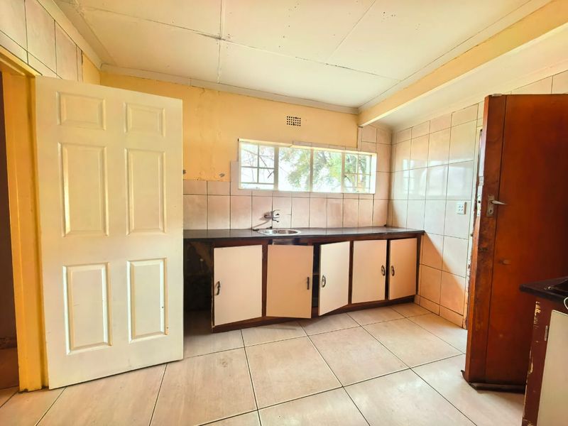 4 Bedroom house for sale in Vaalpark close to all amenities - Photo 3