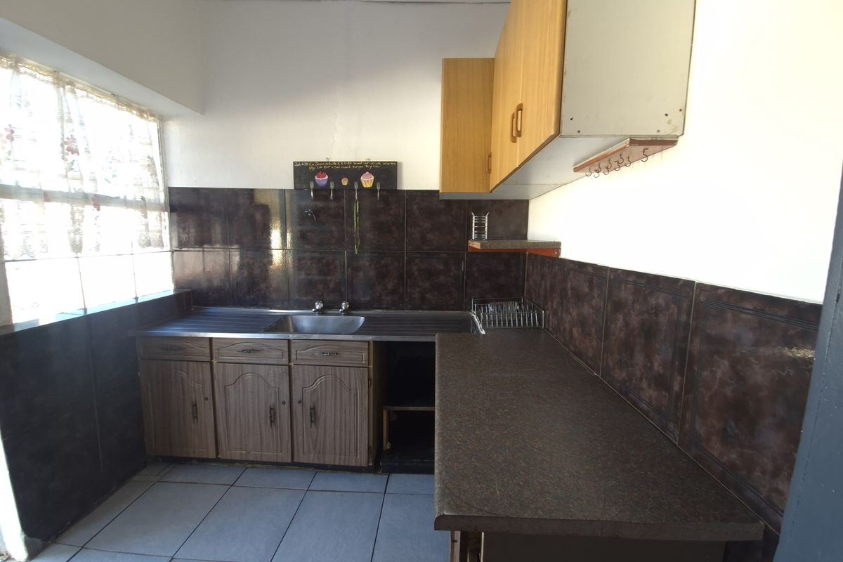 Spacious 3-Bedroom Family Home to Let in Strubenvale - Photo 5