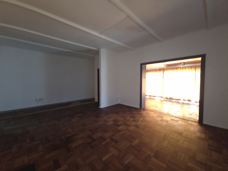 Spacious 3-Bedroom Family Home to Let in Strubenvale - Photo 10