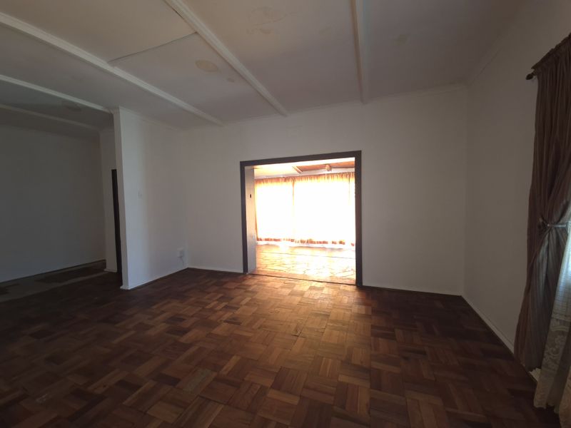 Spacious 3-Bedroom Family Home to Let in Strubenvale - Photo 9