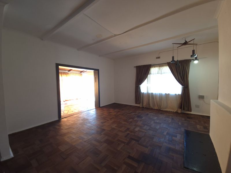 Spacious 3-Bedroom Family Home to Let in Strubenvale - Photo 8