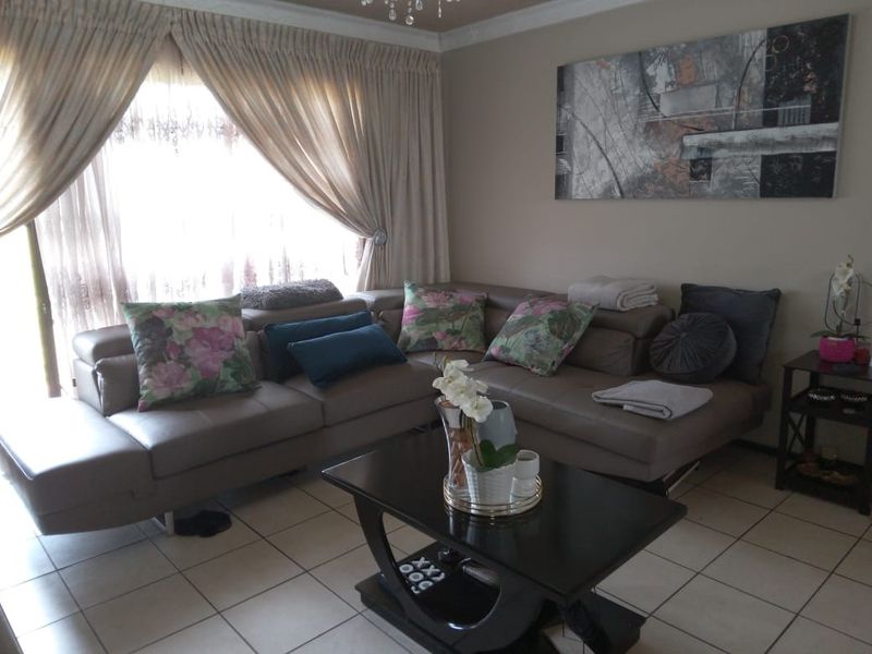 2-Bedroom Townhouse for Sale in Minnebron – Priced to Sell! - Photo 3