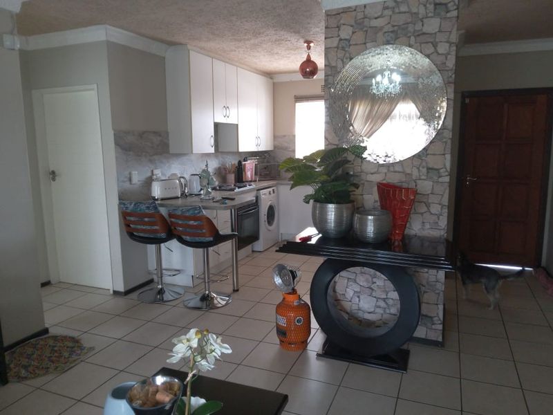 2-Bedroom Townhouse for Sale in Minnebron – Priced to Sell! - Photo 4