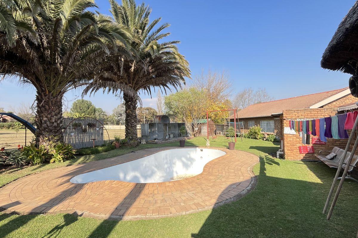 versatile Agricultural property wit main house, second dwelling and much more - Photo 3