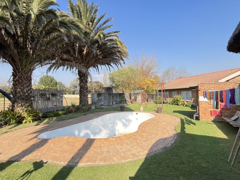 versatile Agricultural property wit main house, second dwelling and much more - Photo 3