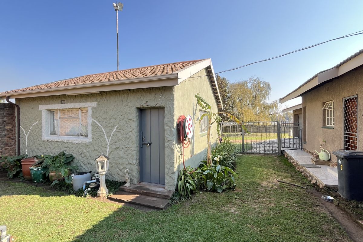 versatile Agricultural property wit main house, second dwelling and much more - Photo 5