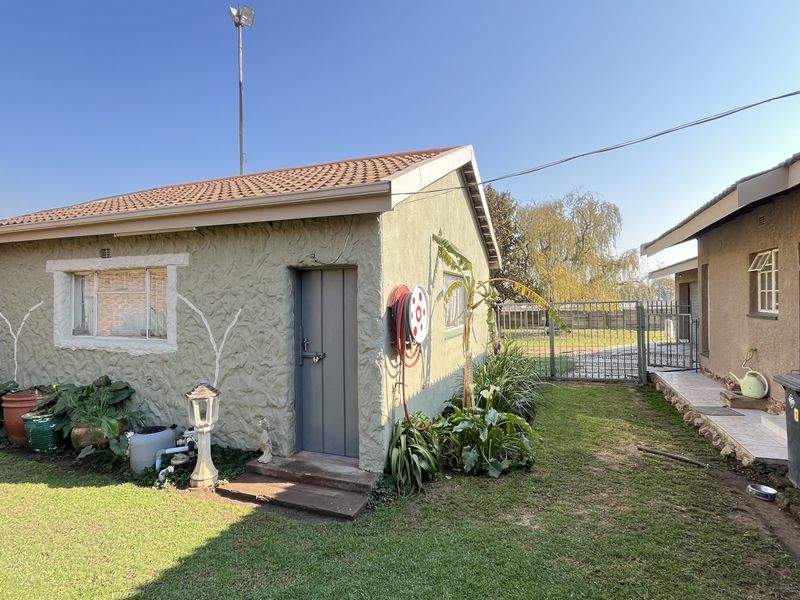 versatile Agricultural property wit main house, second dwelling and much more - Photo 5
