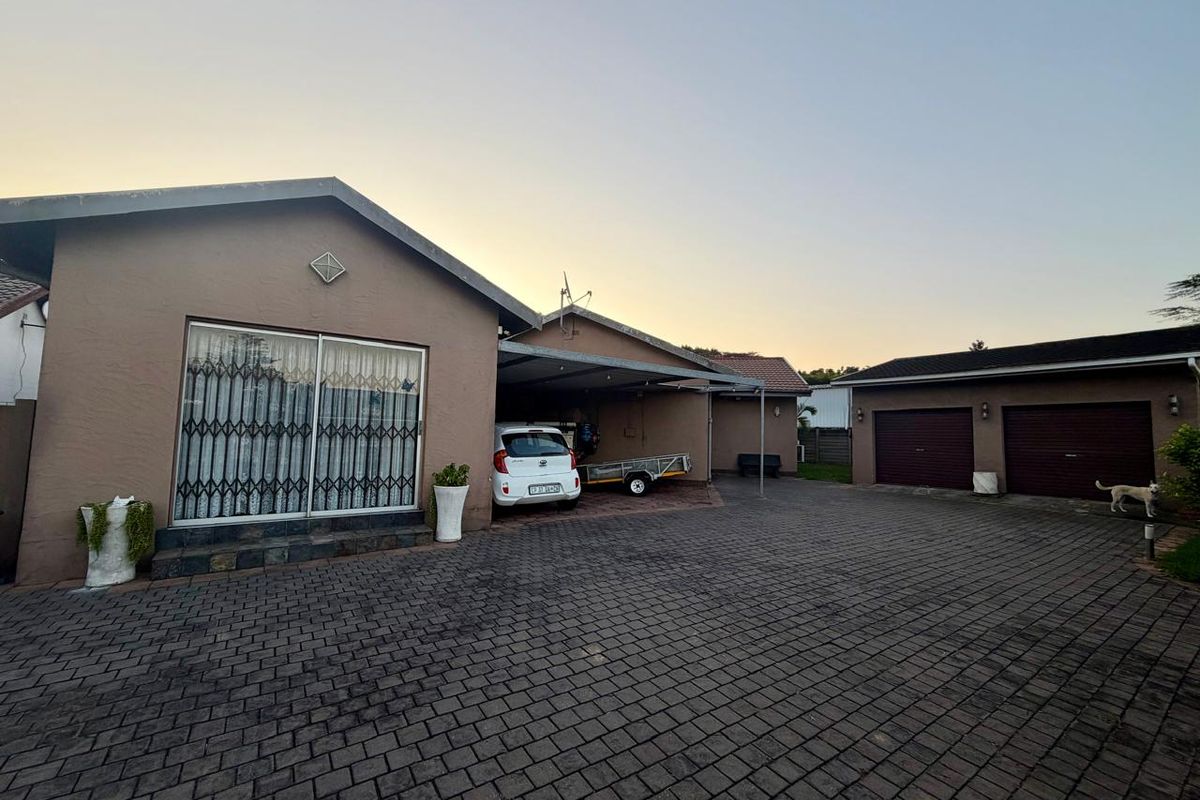 Spacious 3-Bedroom Home with Flatlet for Sale in Arboretum - Photo 5