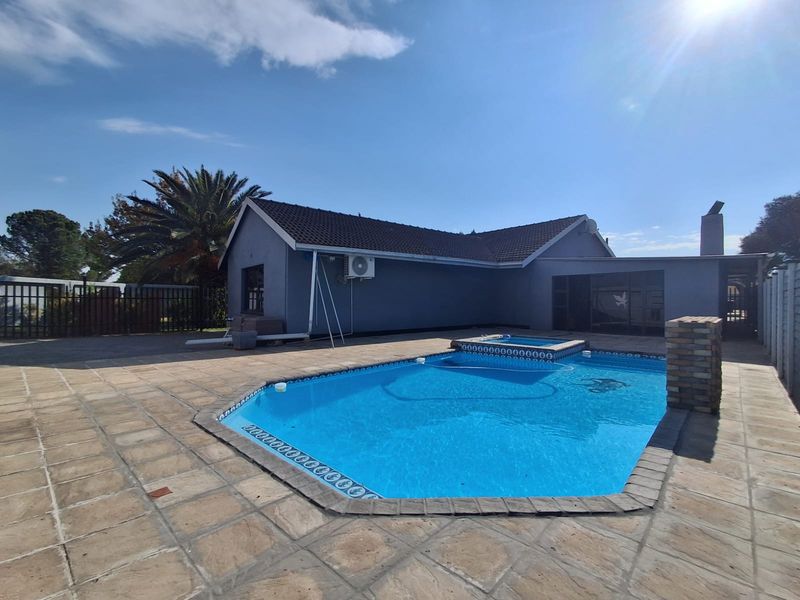 4-Bedroom Dream Home with Flatlet in Sonland Park, Vereeniging. - Photo 1