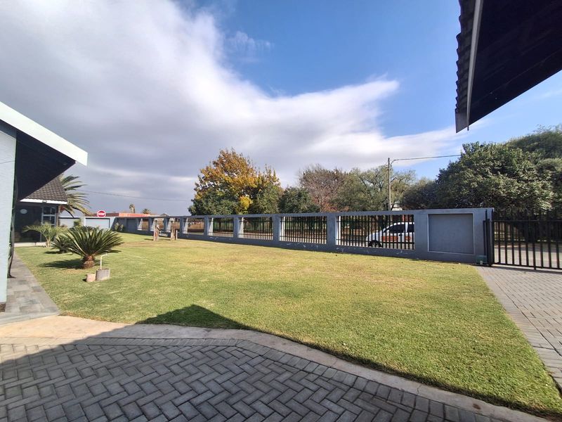 4-Bedroom Dream Home with Flatlet in Sonland Park, Vereeniging. - Photo 3