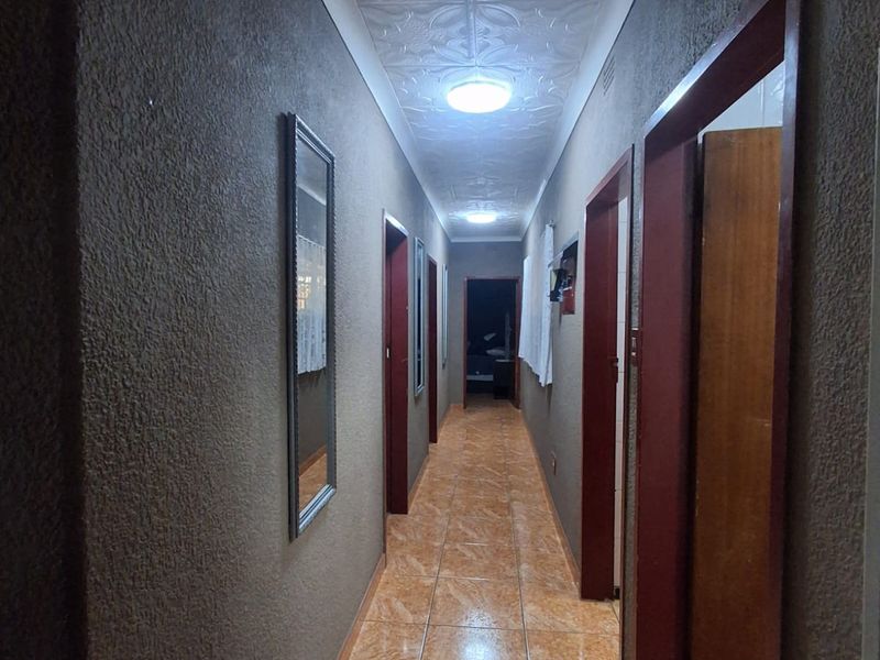4-Bedroom Dream Home with Flatlet in Sonland Park, Vereeniging. - Photo 10