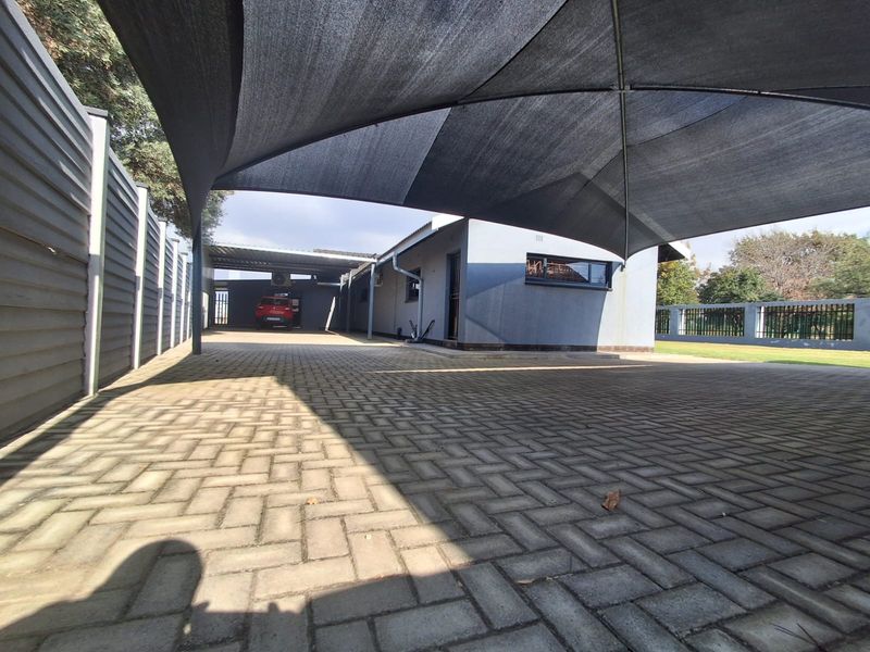 4-Bedroom Dream Home with Flatlet in Sonland Park, Vereeniging. - Photo 7