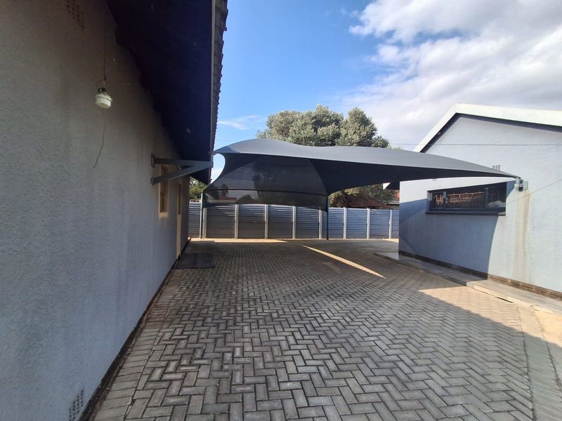 4-Bedroom Dream Home with Flatlet in Sonland Park, Vereeniging. - Photo 5