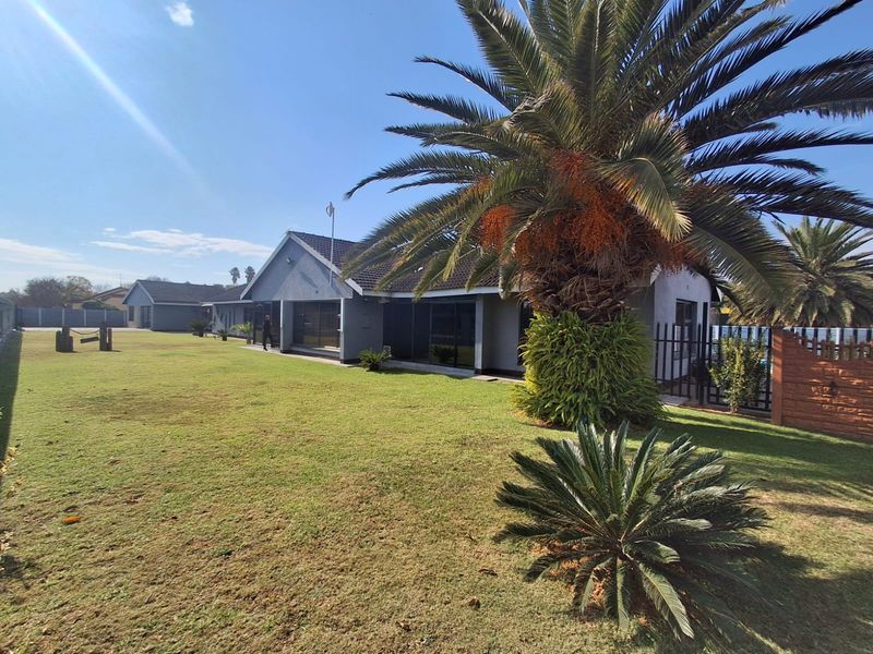 4-Bedroom Dream Home with Flatlet in Sonland Park, Vereeniging. - Photo 2