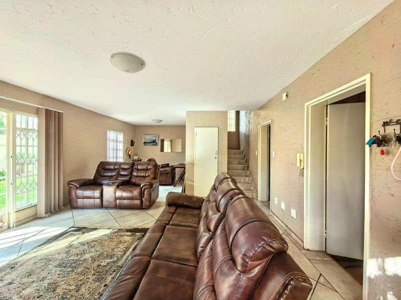 Beautiful duplex townhouse for sale in Vanderbijlpark, secure and safe - Photo 9