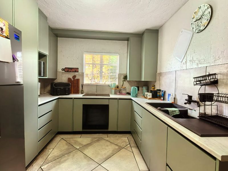 Beautiful duplex townhouse for sale in Vanderbijlpark, secure and safe - Photo 7