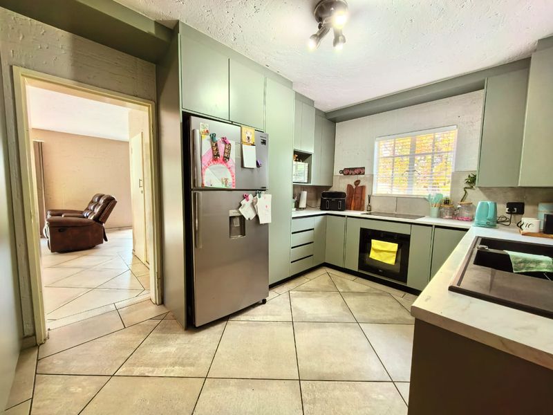 Beautiful duplex townhouse for sale in Vanderbijlpark, secure and safe - Photo 5