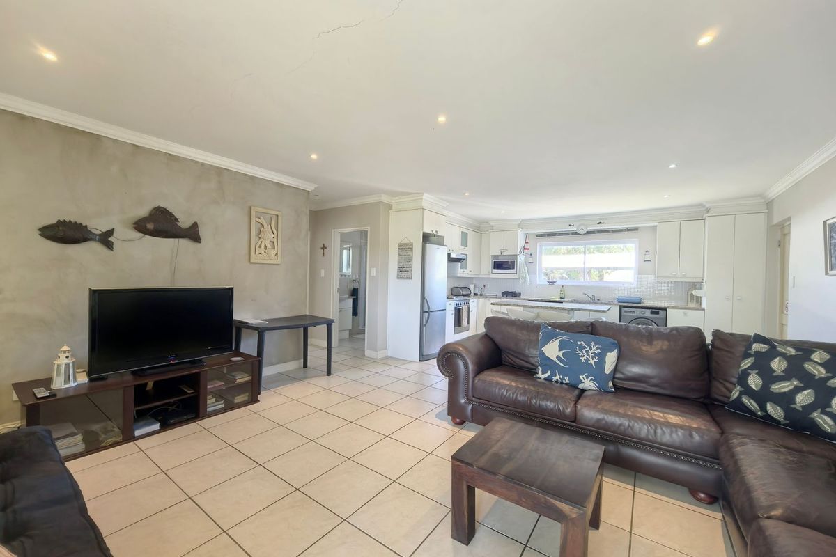 Elegant Ground-Floor Apartment – Kingston Place, Marina Martinique - Photo 2