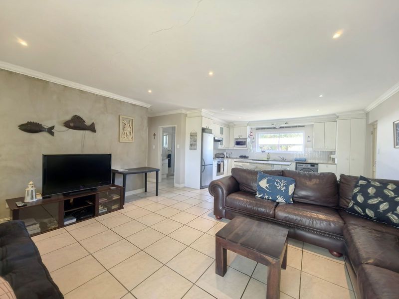 Elegant Ground-Floor Apartment – Kingston Place, Marina Martinique - Photo 2