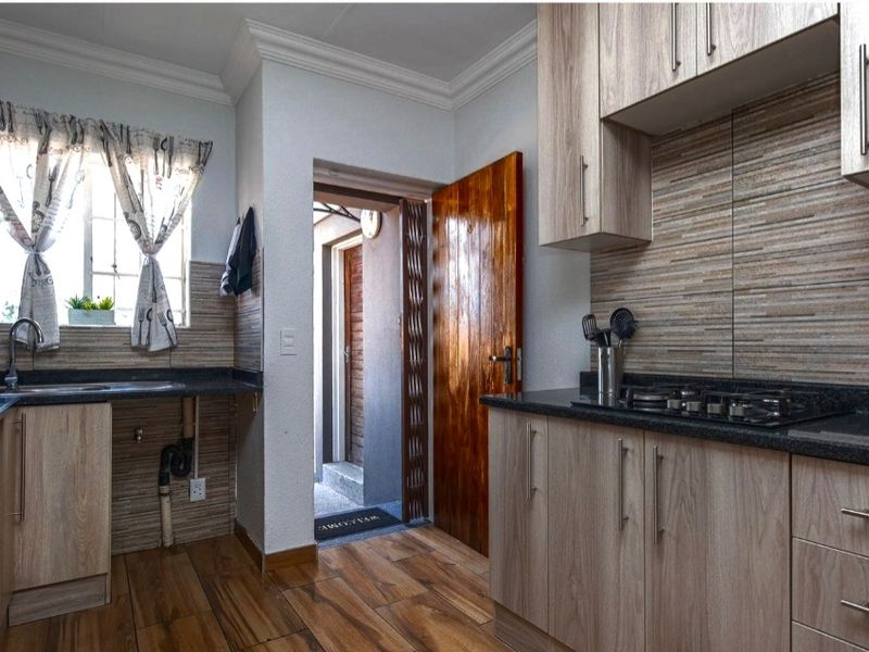 2 bedroom townhouse for sale - Photo 1