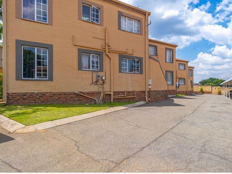 2 bedroom townhouse for sale - Photo 3