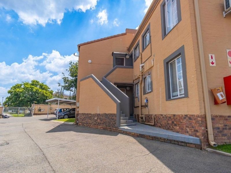 2 bedroom townhouse for sale - Photo 2