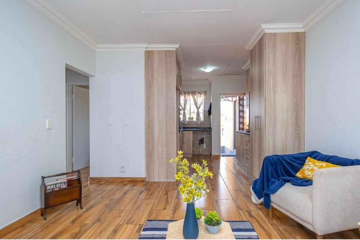 2 bedroom townhouse for sale - Photo 4