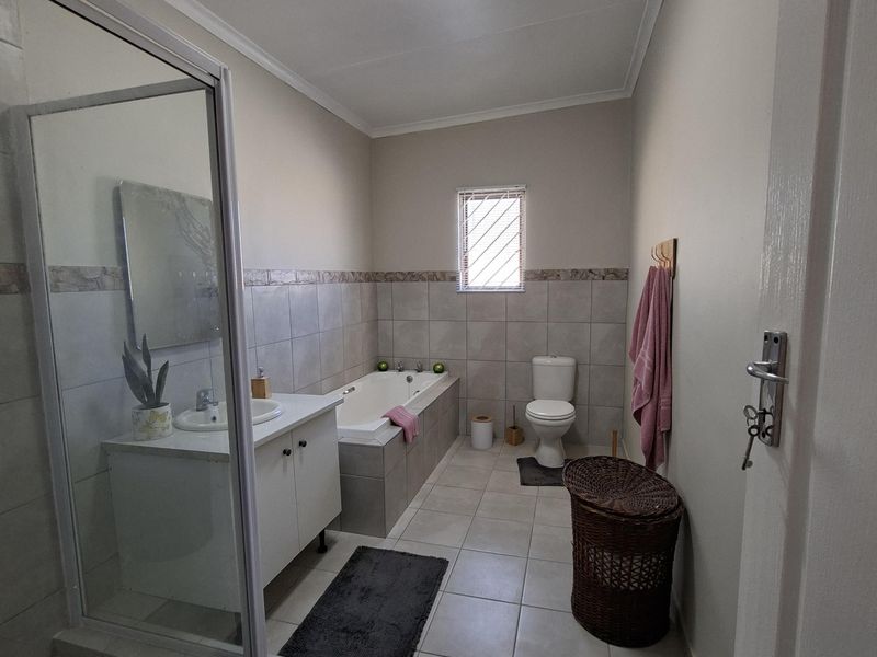 NEWLY RENOVATED FAMILY HOME – MOVE IN AND ENJOY! - Photo 10