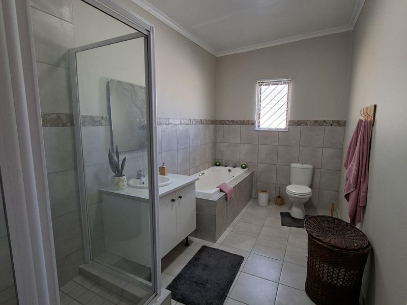 NEWLY RENOVATED FAMILY HOME – MOVE IN AND ENJOY! - Photo 9