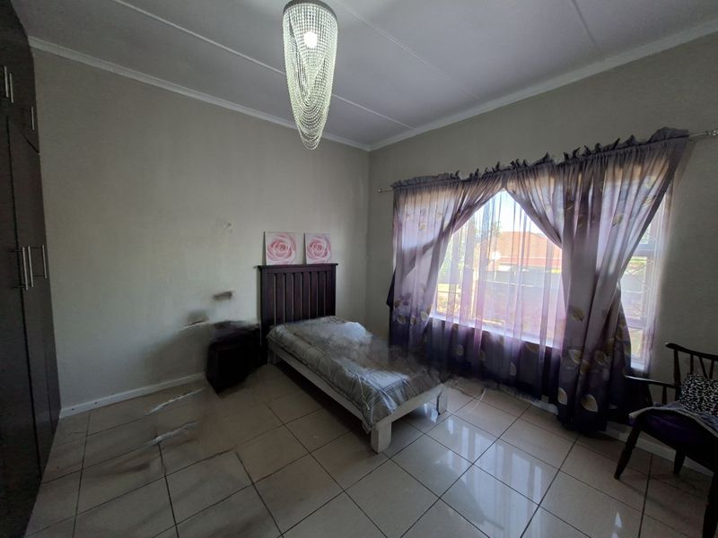 NEWLY RENOVATED FAMILY HOME – MOVE IN AND ENJOY! - Photo 6