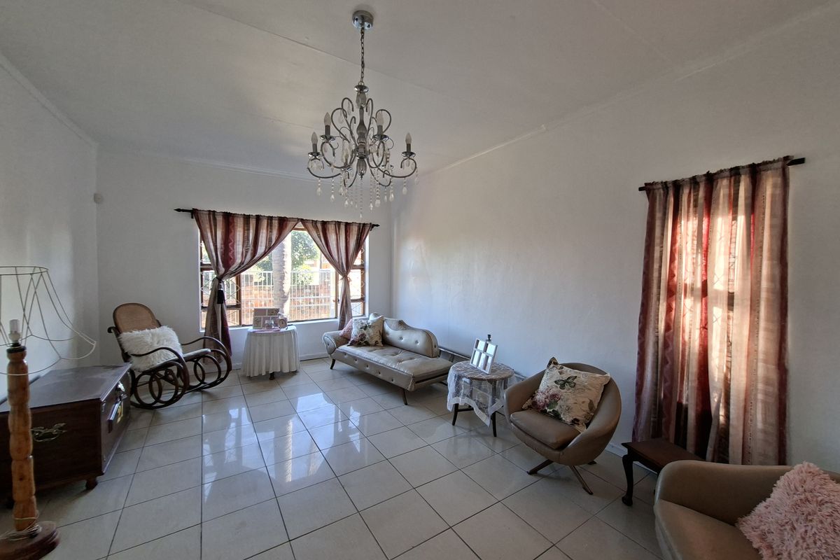 NEWLY RENOVATED FAMILY HOME – MOVE IN AND ENJOY! - Photo 4