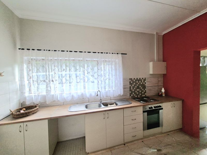 NEWLY RENOVATED FAMILY HOME – MOVE IN AND ENJOY! - Photo 3